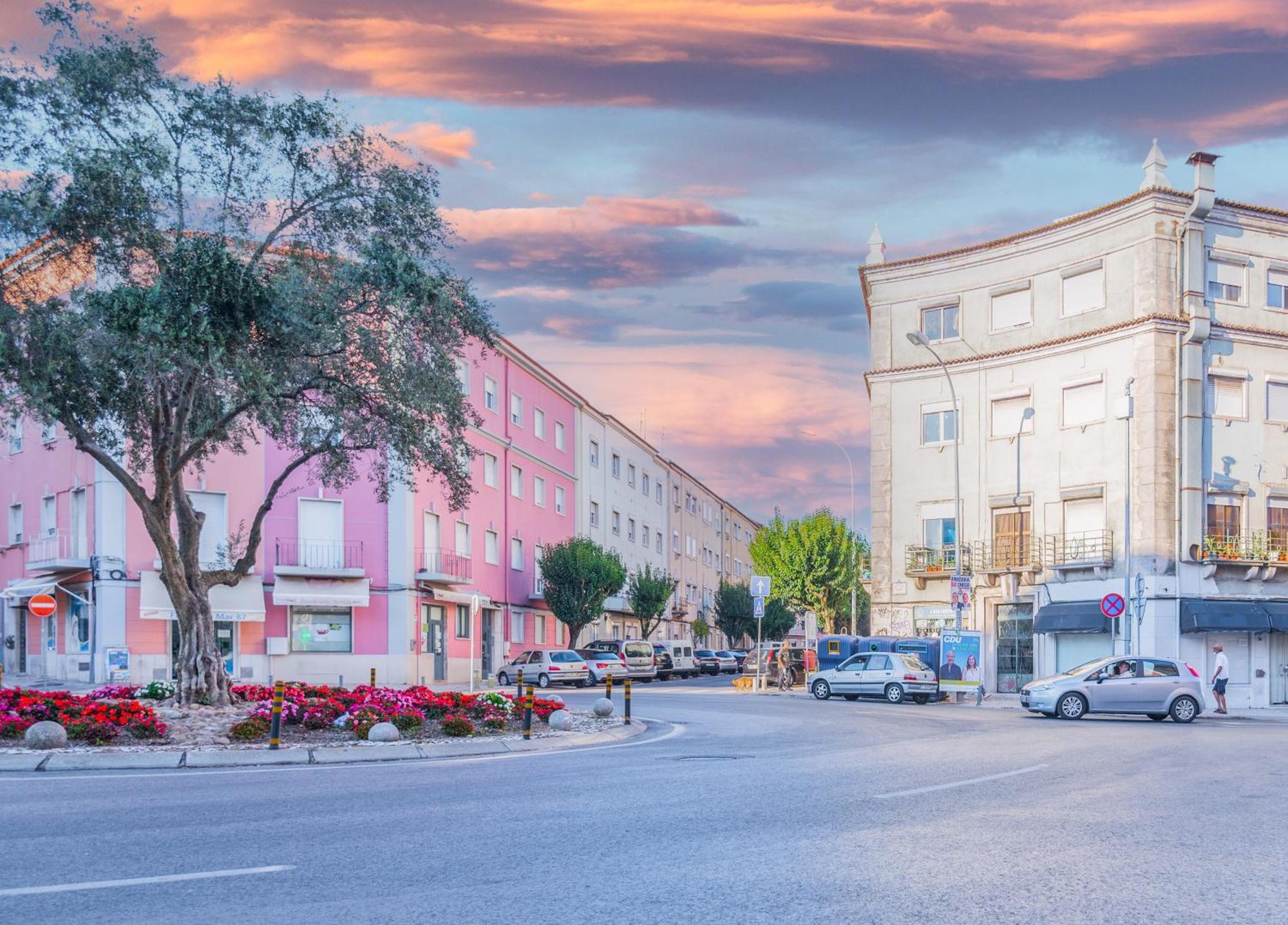 April Square By Lisbon With Sintra Hotell Amadora Exteriör bild